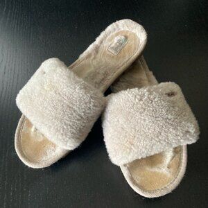 Women's UGG Beige Shearling Slides Size 10